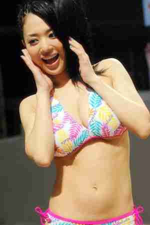 甜美AV女优苍井空“来势胸胸” 宅男女神波涛胸涌谁是NO.1点击图片进入下一页